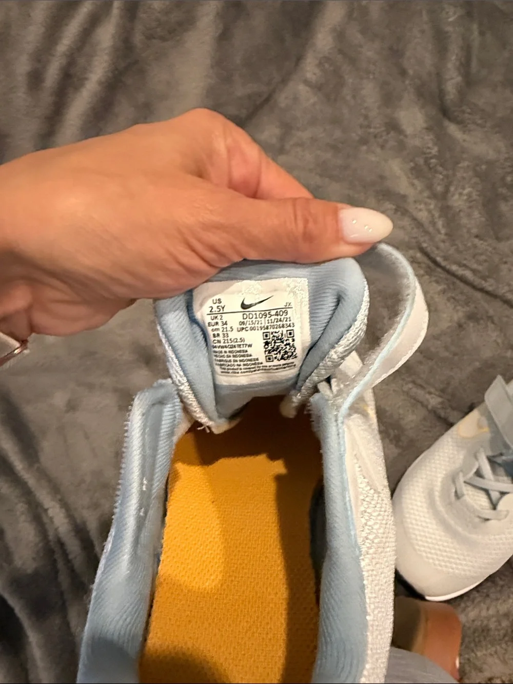 Nike Kids Light Blue & Yellow Hook-and-Loop Sneakers Big Kids US 2.5